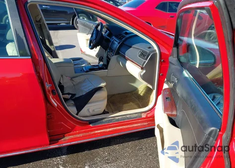 2014 Toyota Camry Xle z USA, uszkodzony, nr VIN 4T1BF1FK2EU735452